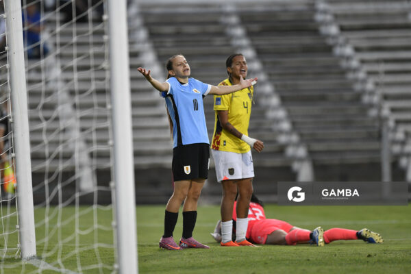 Belén Aquino, de Uruguay, Conmebol Liga de Naciones Femenina . Estadio Parque Alfredo Viera.