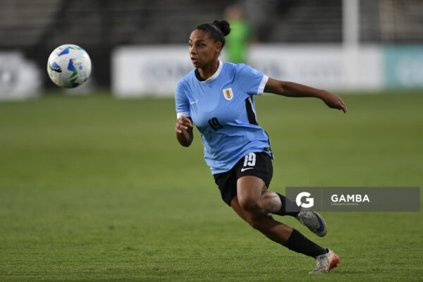 Wendy Carballo, de Uruguay, Conmebol Liga de Naciones Femenina . Estadio Parque Alfredo Viera.