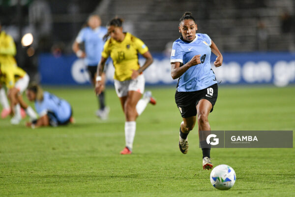 Wendy Carballo, de Uruguay, Conmebol Liga de Naciones Femenina . Estadio Parque Alfredo Viera.