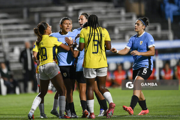 Pamela González, de Uruguay, Conmebol Liga de Naciones Femenina . Estadio Parque Alfredo Viera.