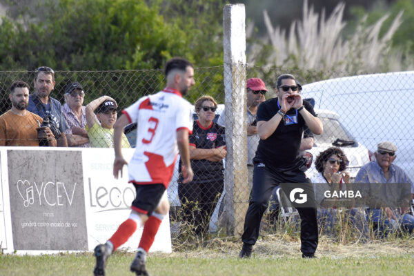 Martín Videla, director técnico de Estación. Campeonato Minuano. Cancha de Nacional.