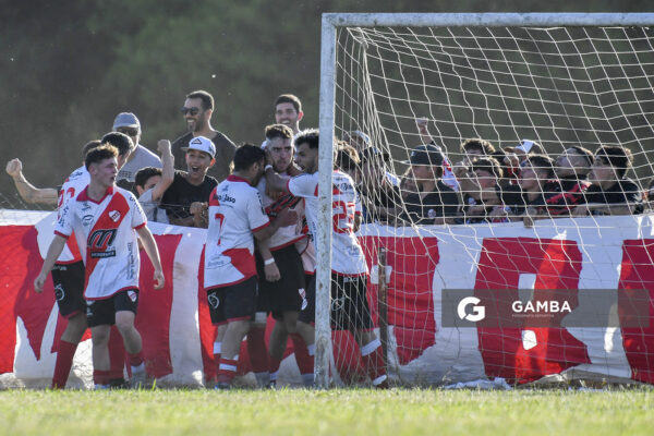Ignacio Moreira, de Barrio Olímpico. Campeonato Minuano. Cancha de Nacional.