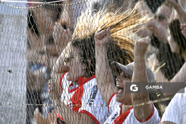 Hinchas de Barrio Olímpico. Campeonato Minuano. Cancha de Nacional.