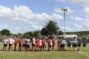 Jugadores de Estación y Barrio Olímpico. Campeonato Minuano. Cancha de Nacional.
