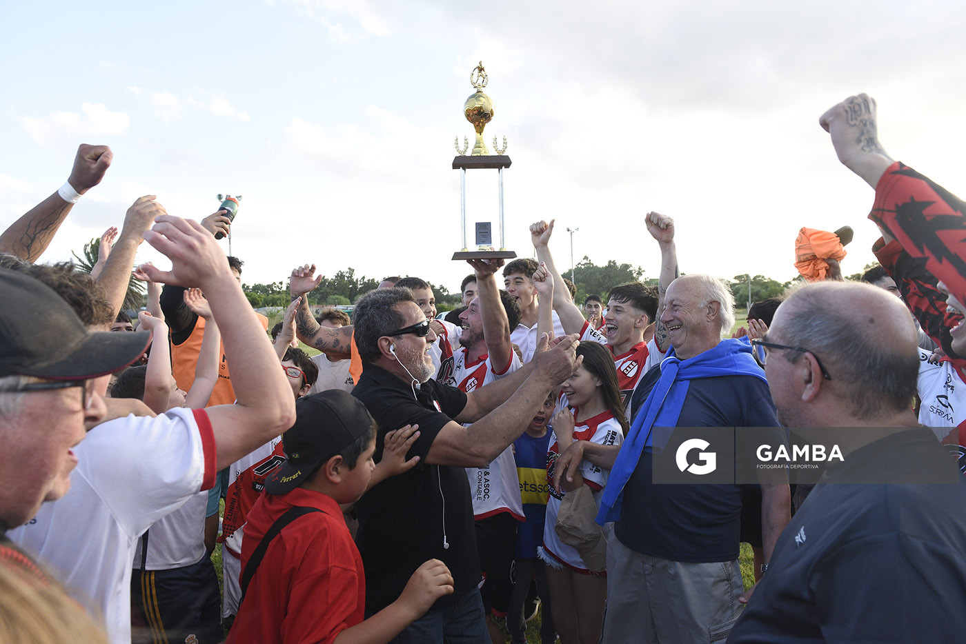 Barrio Olímpico campeón del Torneo Clausura. Campeonato Minuano. Cancha de Nacional.