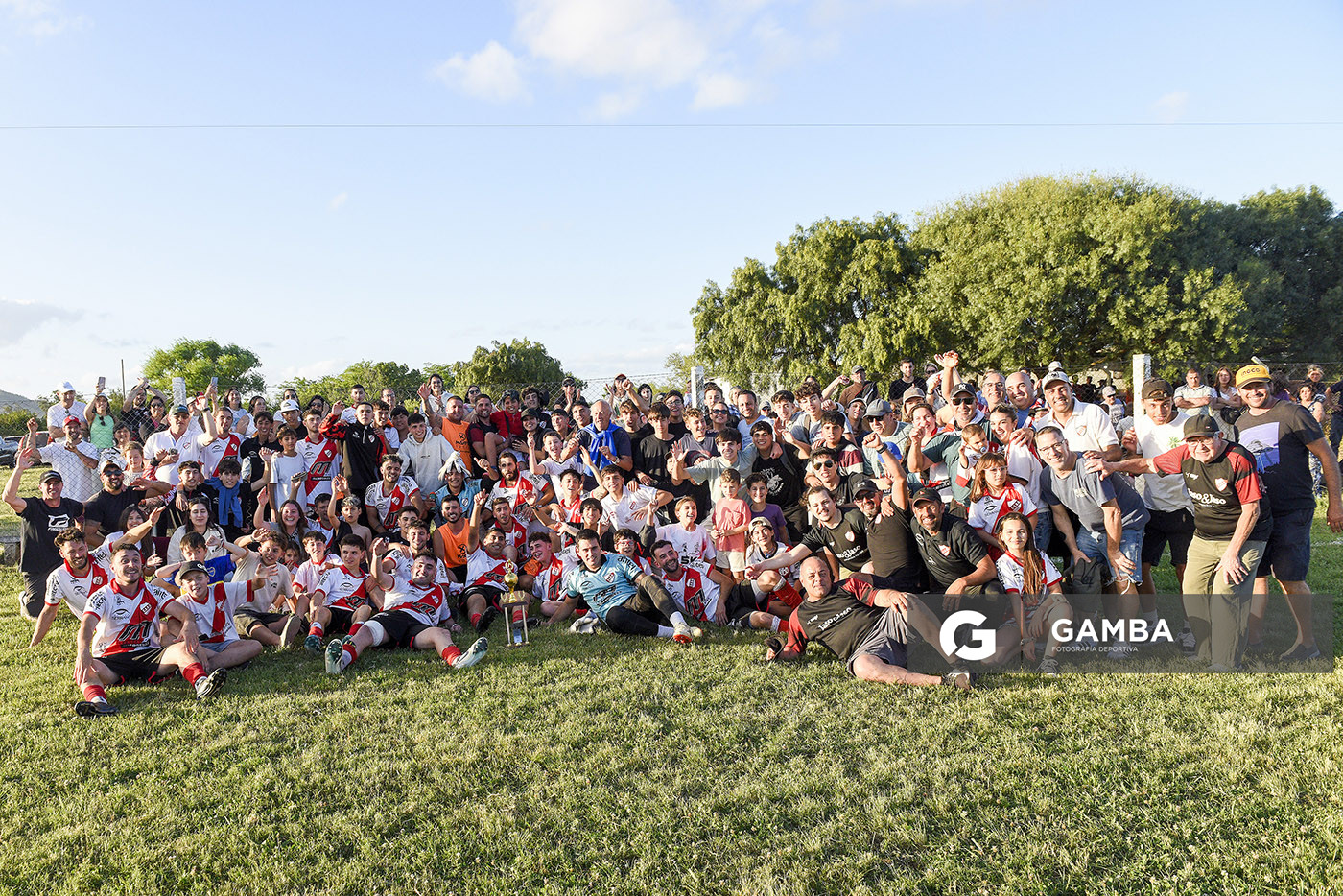 Barrio Olímpico campeón del Torneo Clausura. Campeonato Minuano. Cancha de Nacional.