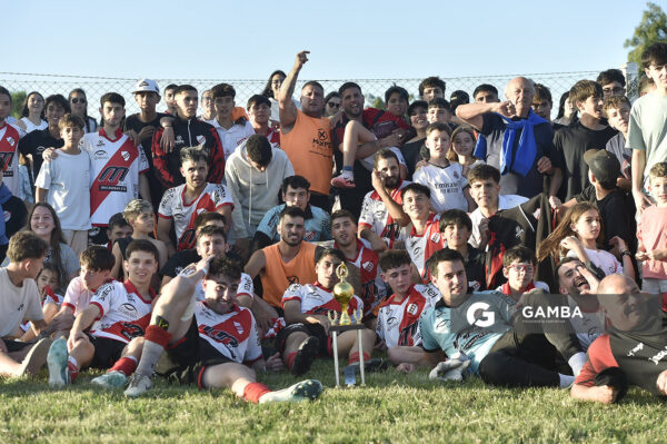 Barrio Olímpico campeón del Torneo Clausura. Campeonato Minuano. Cancha de Nacional.