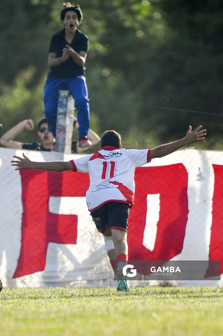 Agustín Trabuco, de Barrio Olímpico. Campeonato Minuano. Cancha de Nacional.