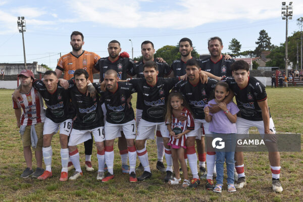 Titulares de Lavalleja. Diego Torres, golero. Marcelo Martínez, capitán. Campeonato Minuano. Estadio La Bombonera Roja.