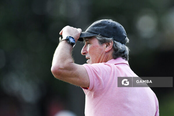 Pablo Alonso, director técnico de Barrio Olímpico. Campeonato Minuano. Estadio La Bombonera Roja.
