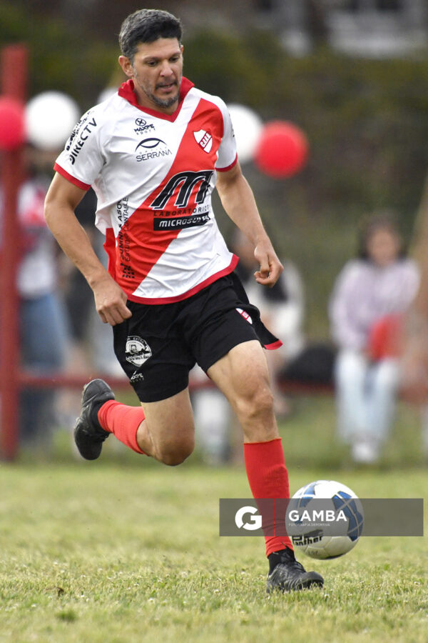 Eduardo Mieres, de Barrio Olímpico. Campeonato Minuano. Estadio La Bombonera Roja.