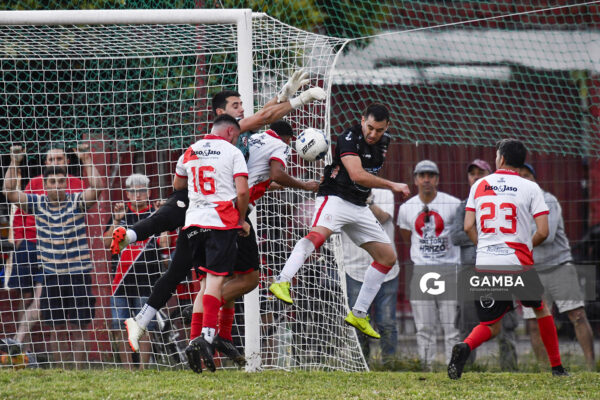 Braian Aguirre, golero de Barrio Olímpico. Campeonato Minuano. Estadio La Bombonera Roja.