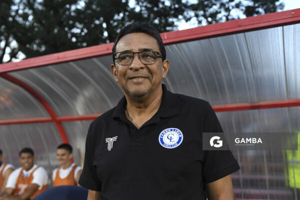 Danielo Núñez, director técnico de Cerro Largo. Copa de la Liga AUF 2026. Estadio Parque Federico Saroldi.