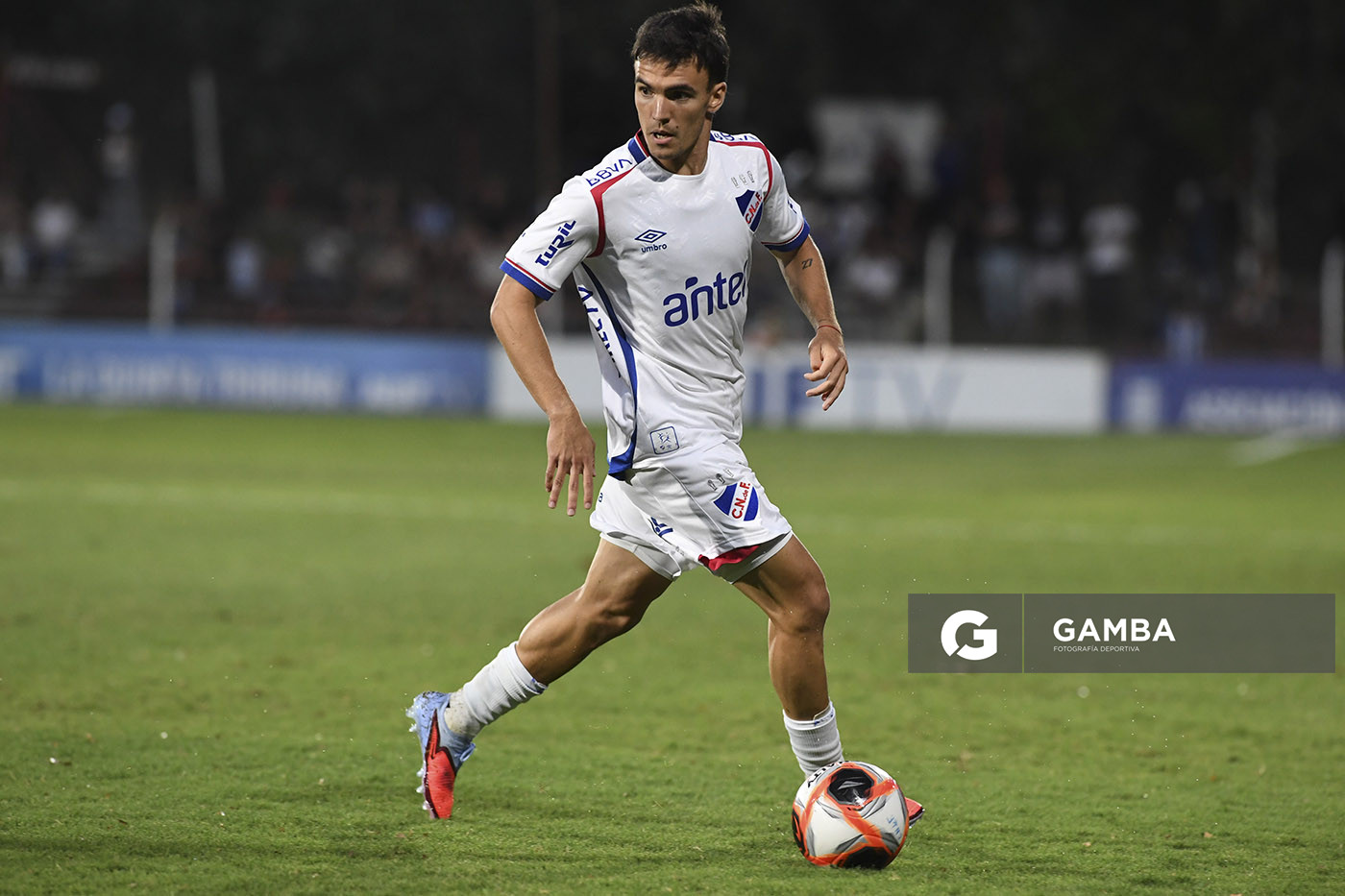 Tomás Verón Lupi, de Nacional, Copa de la Liga AUF 2026. Estadio Parque Federico Saroldi.
