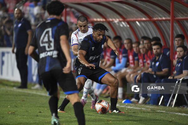 Gustavo Viera, de Cerro Largo, Copa de la Liga AUF 2026. Estadio Parque Federico Saroldi.