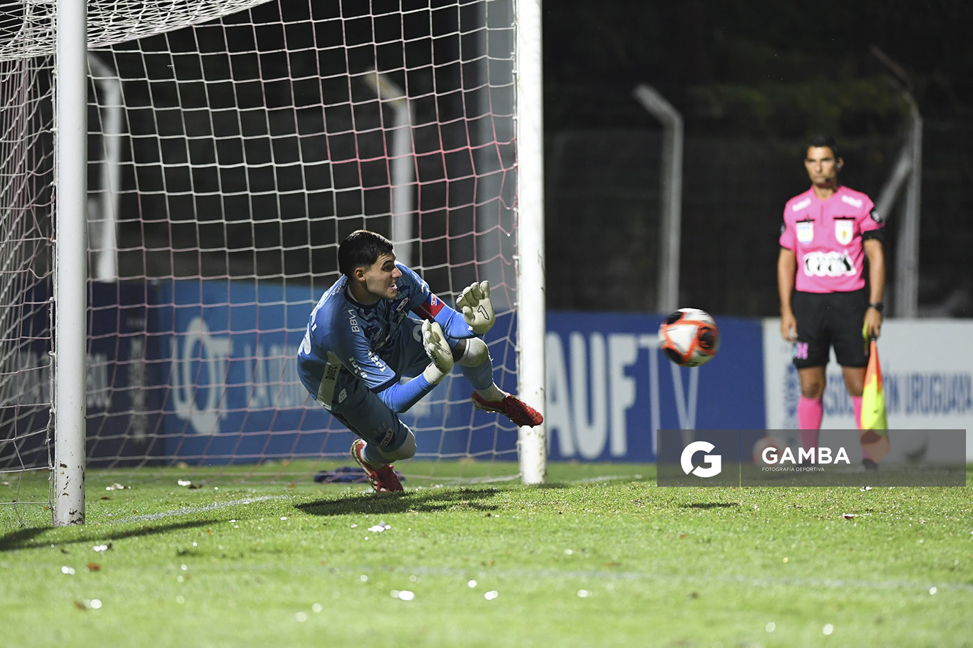 Ignacio Suárez, golero de Nacional, Copa de la Liga AUF 2026. Estadio Parque Federico Saroldi.