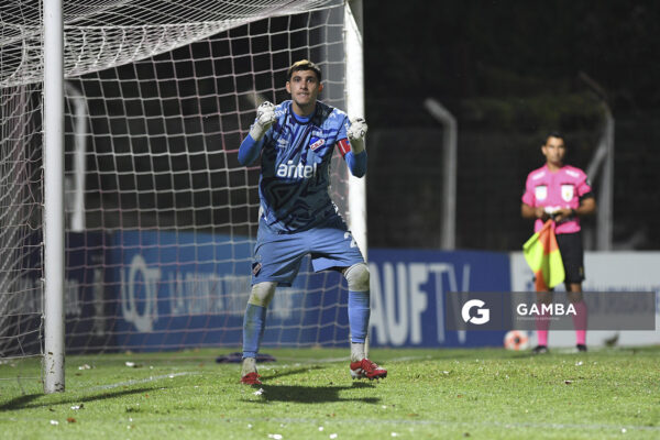 Ignacio Suárez, golero de Nacional, Copa de la Liga AUF 2026. Estadio Parque Federico Saroldi.