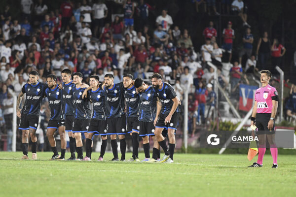 Jugadores de Cerro Largo. Copa de la Liga AUF 2026. Estadio Parque Federico Saroldi.