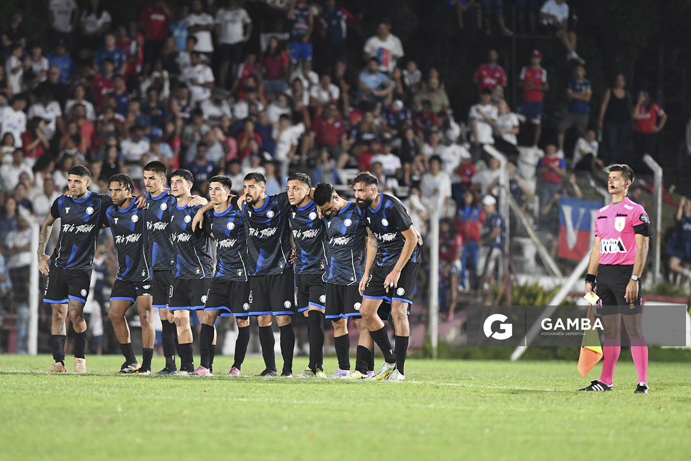 Jugadores de Cerro Largo. Copa de la Liga AUF 2026. Estadio Parque Federico Saroldi.