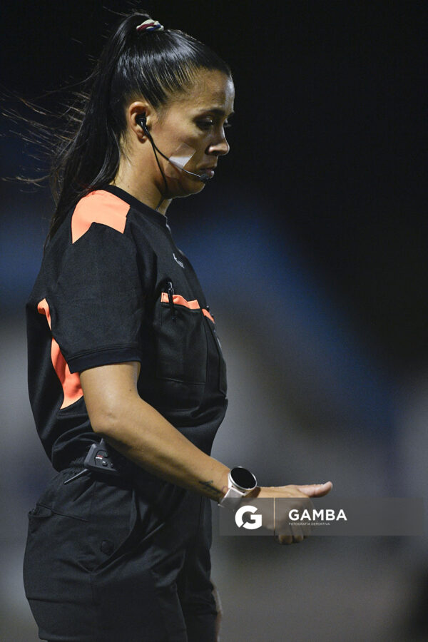 Verónica Gutiérrez, segunda árbitra asistente, 22ª Copa Nacional de Selecciones. Estadio Juan Antonio Lavalleja.