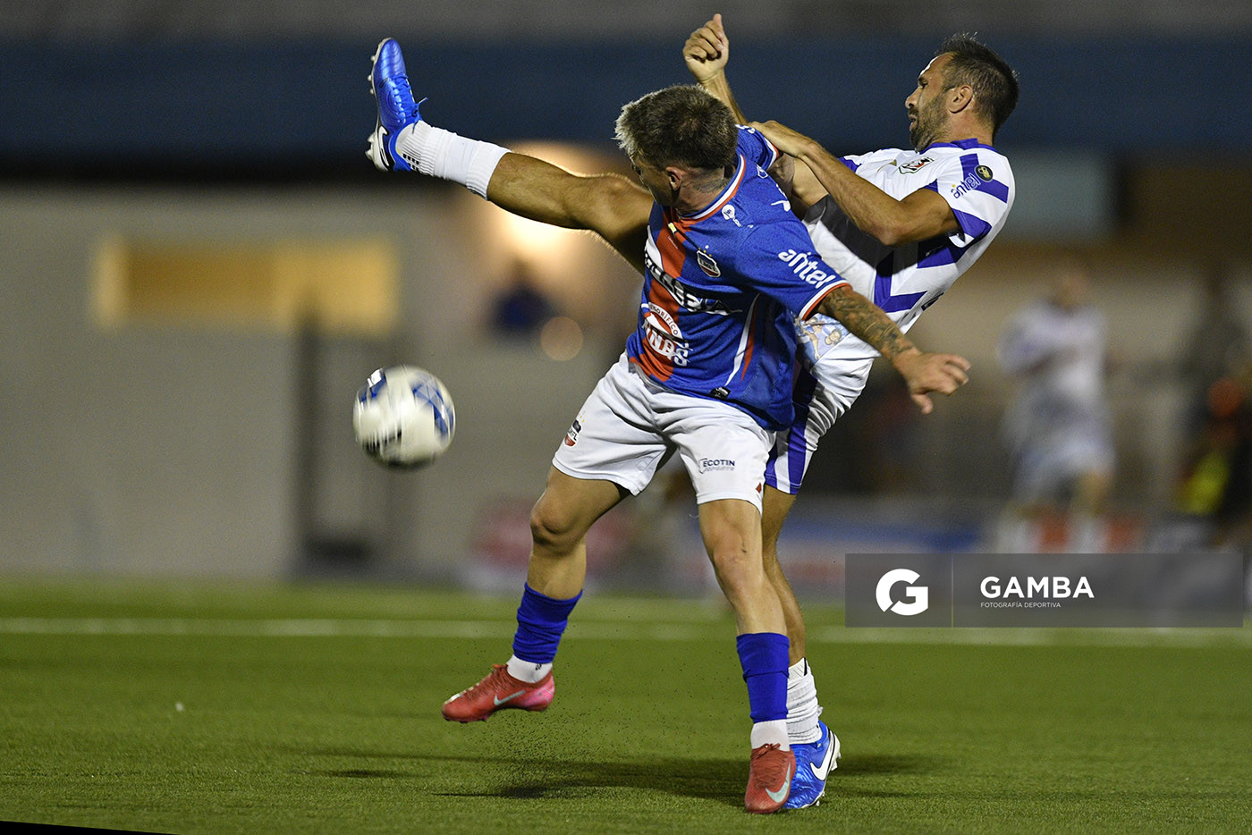 Eduardo Chocho, de Lavalleja, Leandro Cabrera, de Zona Oeste, 22ª Copa Nacional de Selecciones. Estadio Juan Antonio Lavalleja.
