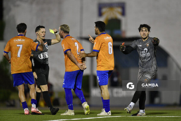Jhonattan Altéz, árbitro central, 22ª Copa Nacional de Selecciones. Estadio Juan Antonio Lavalleja.