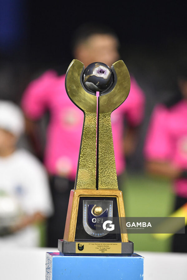 Trofeo. 21ª Copa Nacional de Selecciones. Estadio Casto Martínez Laguarda.