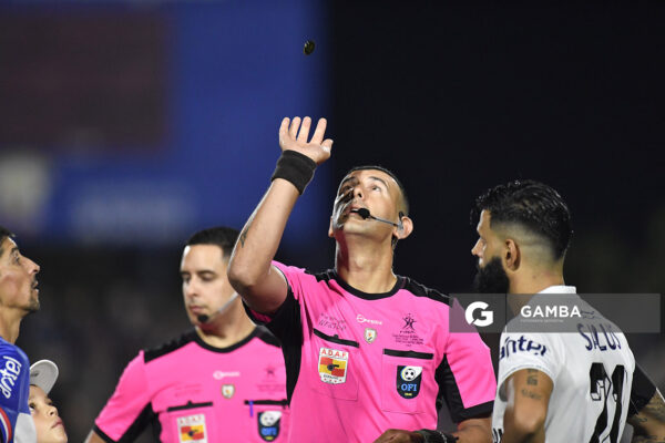 Matías Pérez, árbitro central. 21ª Copa Nacional de Selecciones. Estadio Casto Martínez Laguarda.