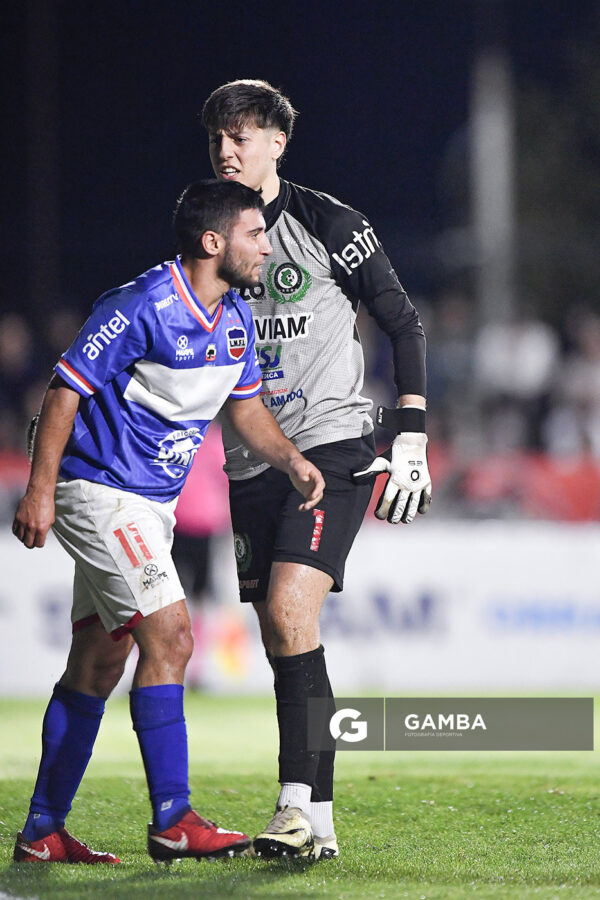 Facundo Salvarrey, de Lavalleja. Francisco Paredes, golero de San José. 21ª Copa Nacional de Selecciones. Estadio Casto Martínez Laguarda.