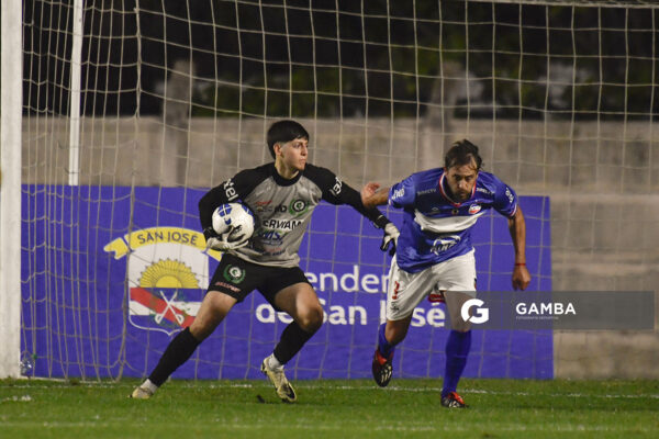 Francisco Paredes, golero de San José. 21ª Copa Nacional de Selecciones. Estadio Casto Martínez Laguarda.
