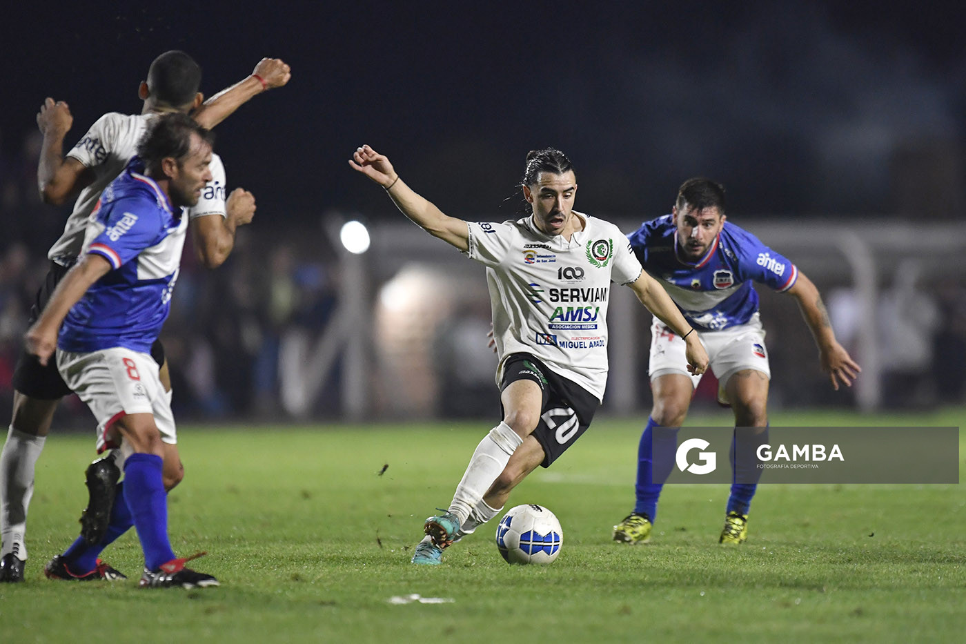 Leandro Navia, de San José. 21ª Copa Nacional de Selecciones. Estadio Casto Martínez Laguarda.