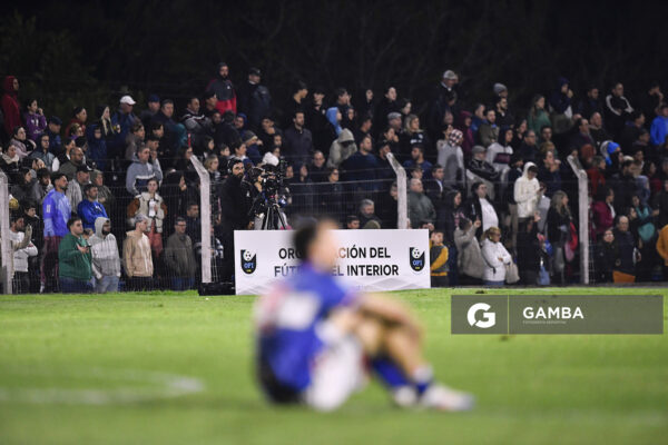 Hinchas de San José. 21ª Copa Nacional de Selecciones. Estadio Casto Martínez Laguarda.