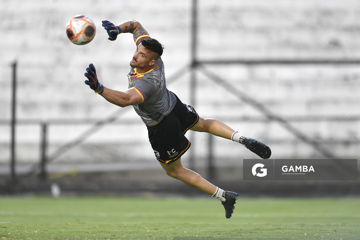 Andrés Mehring, golero de Progreso, Copa de la Liga AUF 2026. Estadio Parque Alfredo V. Viera.