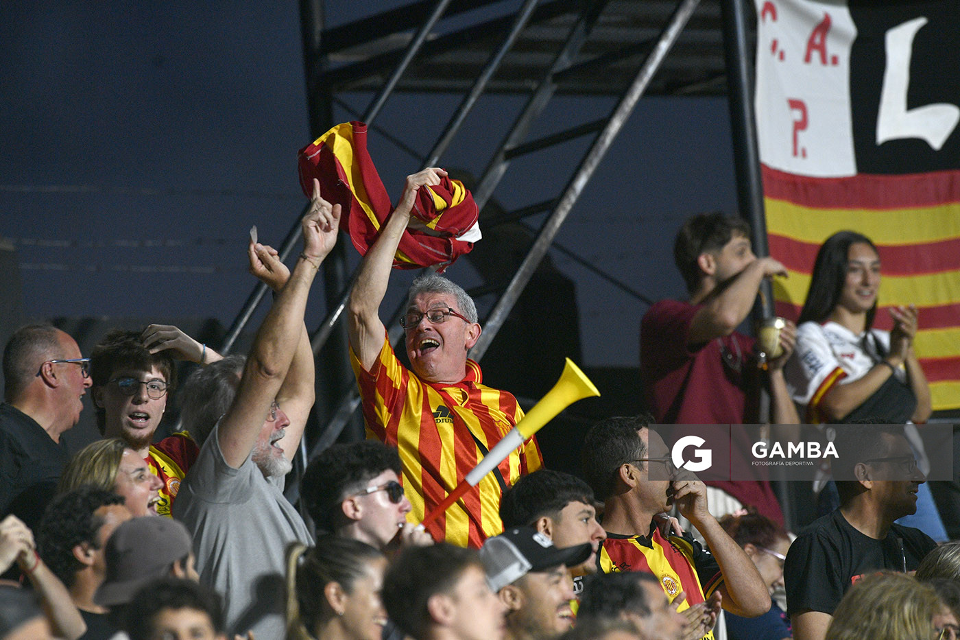Hinchas de Progreso. Copa de la Liga AUF 2026. Estadio Parque Alfredo V. Viera.