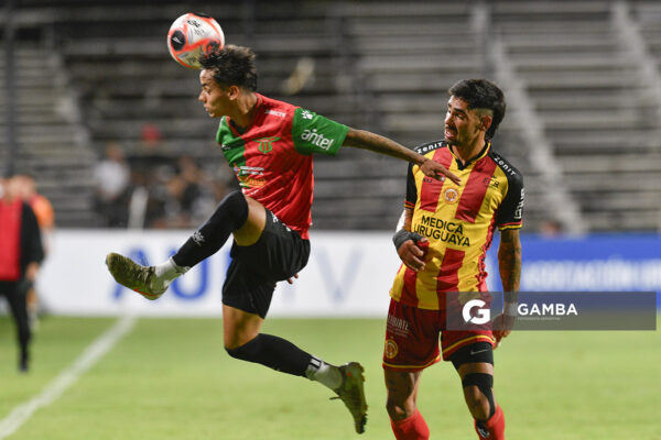 Facundo Muñoa, de Boston River. Ayrton Cougo, de Progreso. Copa de la Liga AUF 2026. Estadio Parque Alfredo V. Viera.