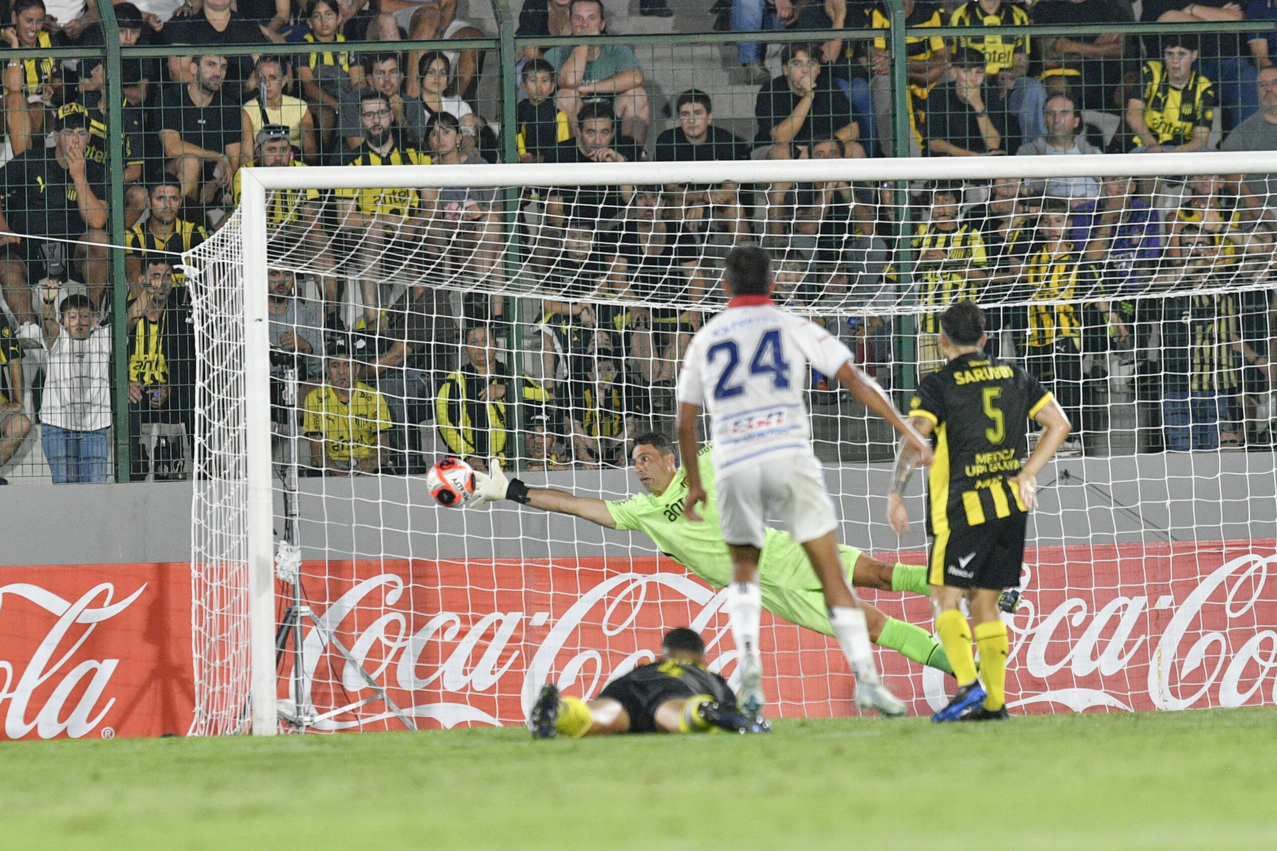 Central Español 2 - Peñarol 1. F2AP26.