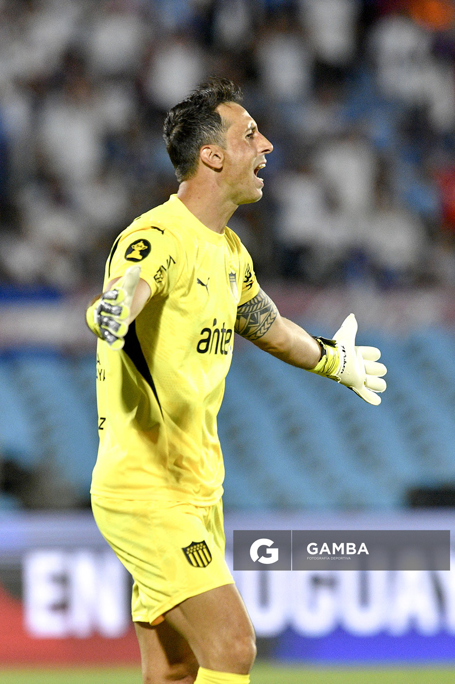 Sebastián Britos, golero de Peñarol, Supercopa Uruguaya 2026. Estadio Centenario.