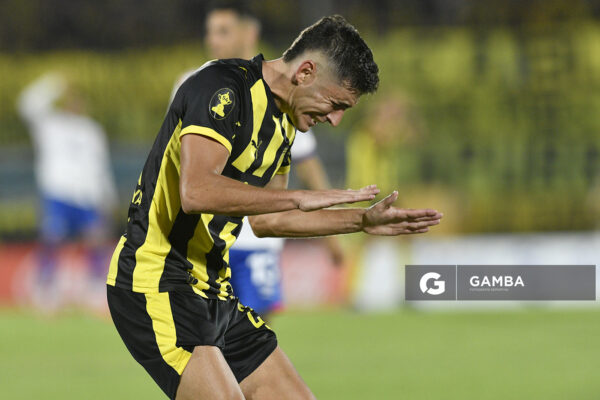 Gastón Togni, de Peñarol, Supercopa Uruguaya 2026. Estadio Centenario.