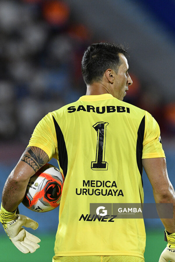 Sebastián Britos, golero de Peñarol, Supercopa Uruguaya 2026. Estadio Centenario.