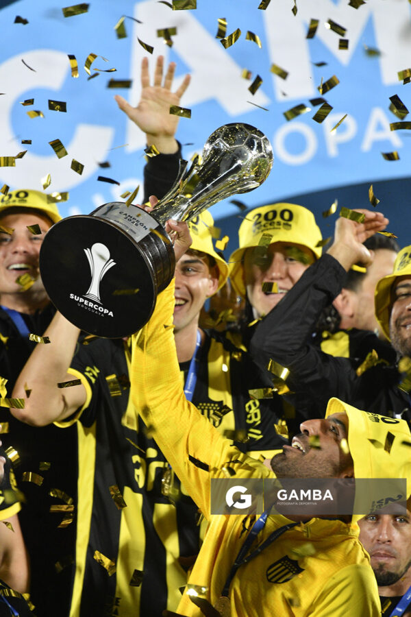 Peñarol Campeón. Supercopa Uruguaya 2026. Estadio Centenario.