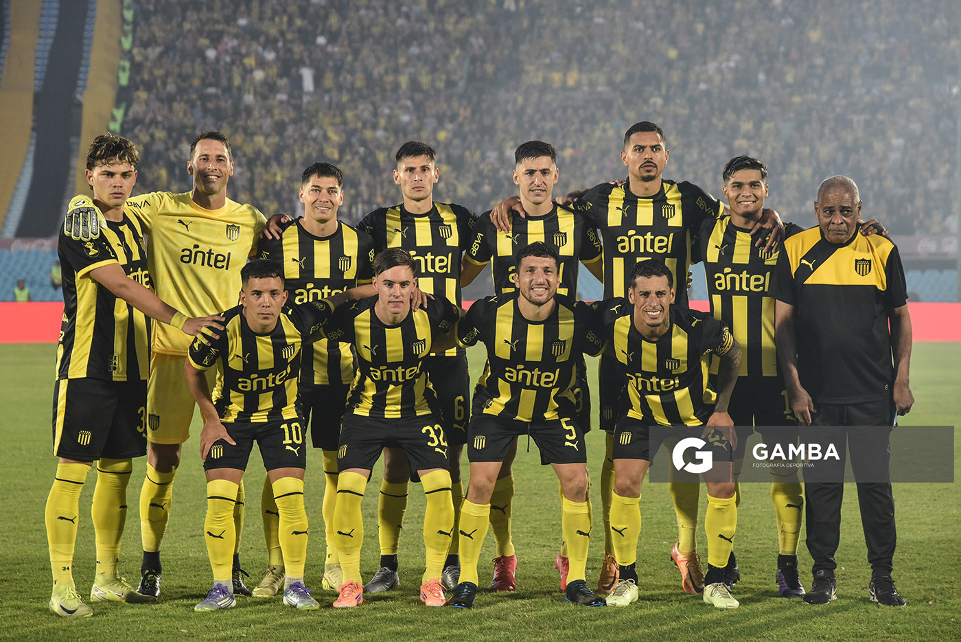 Jugadores titulares de Peñarol. Supercopa Uruguaya 2026. Estadio Centenario.