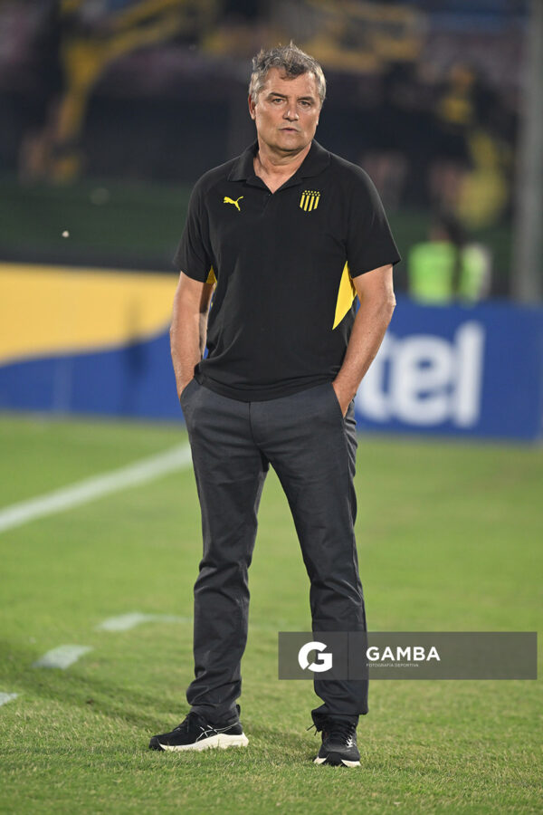 Diego Aguirre, director técnico de Peñarol, Supercopa Uruguaya 2026. Estadio Centenario.
