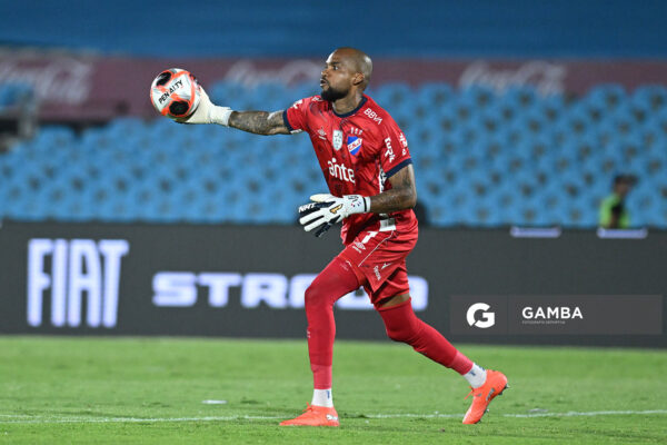 Luis Mejía, golero de Nacional, Supercopa Uruguaya 2026. Estadio Centenario.