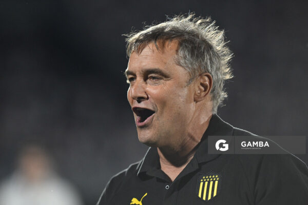 Diego Aguirre, director técnico de Peñarol, Supercopa Uruguaya 2026. Estadio Centenario.