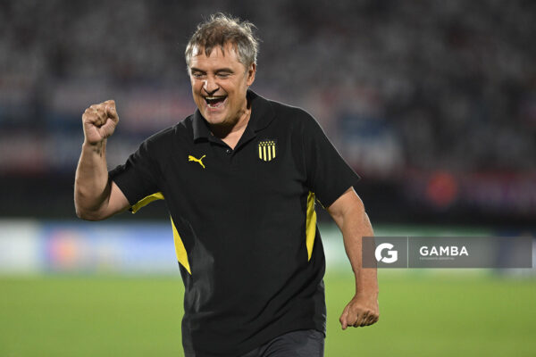 Diego Aguirre, director técnico de Peñarol, Supercopa Uruguaya 2026. Estadio Centenario.