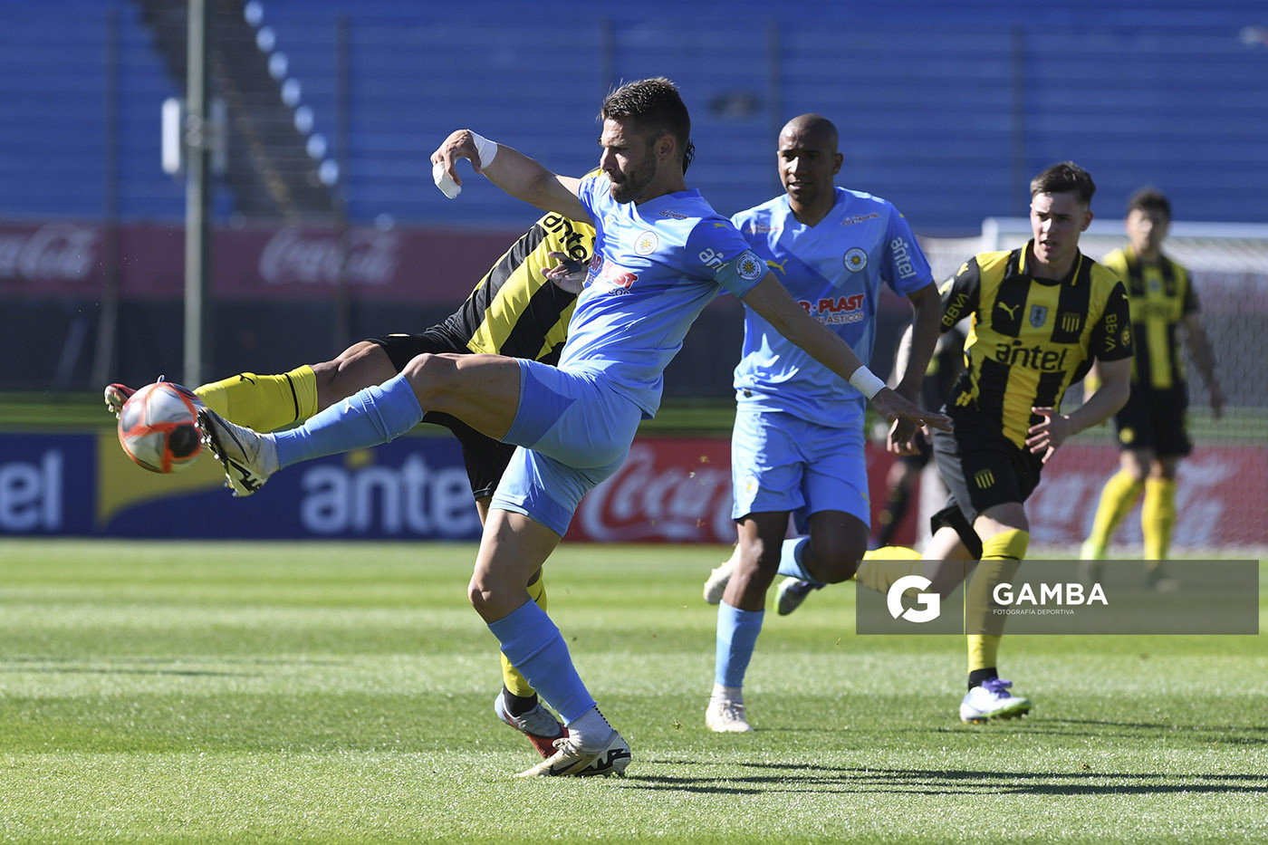 Gary Kagelmacher, de Montevideo City Torque, Torneo Clausura. Estadio Centenario.