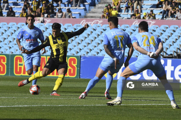 Matías Arezo, de Peñarol, Torneo Clausura. Estadio Centenario.