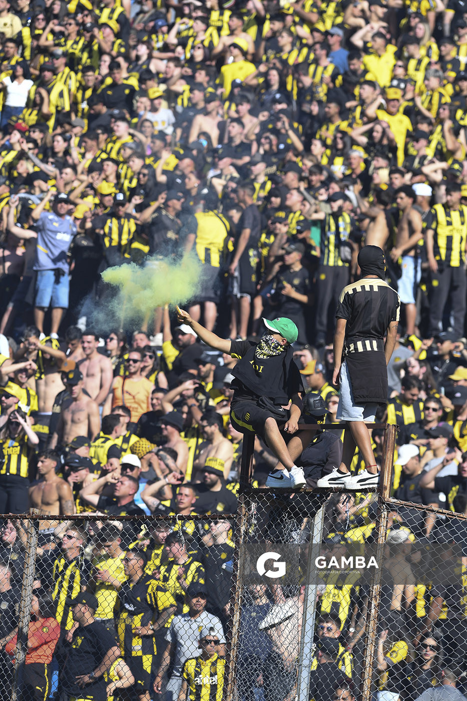 Hinchas de Peñarol, Torneo Clausura. Estadio Centenario.
