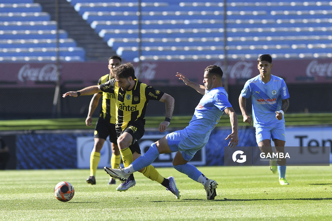 Pedro Milans, de Peñarol, Torneo Clausura. Estadio Centenario.