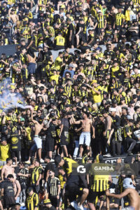 Hinchas de Peñarol, Torneo Clausura. Estadio Centenario.